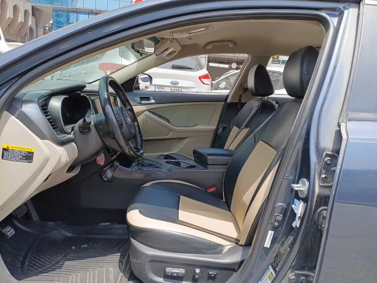 Car image 12