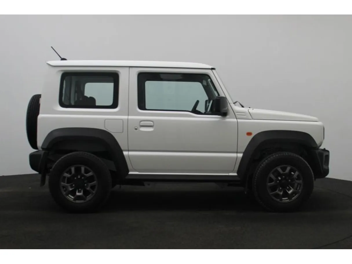 Car image 13