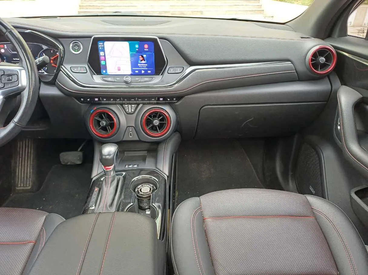 Car image 15