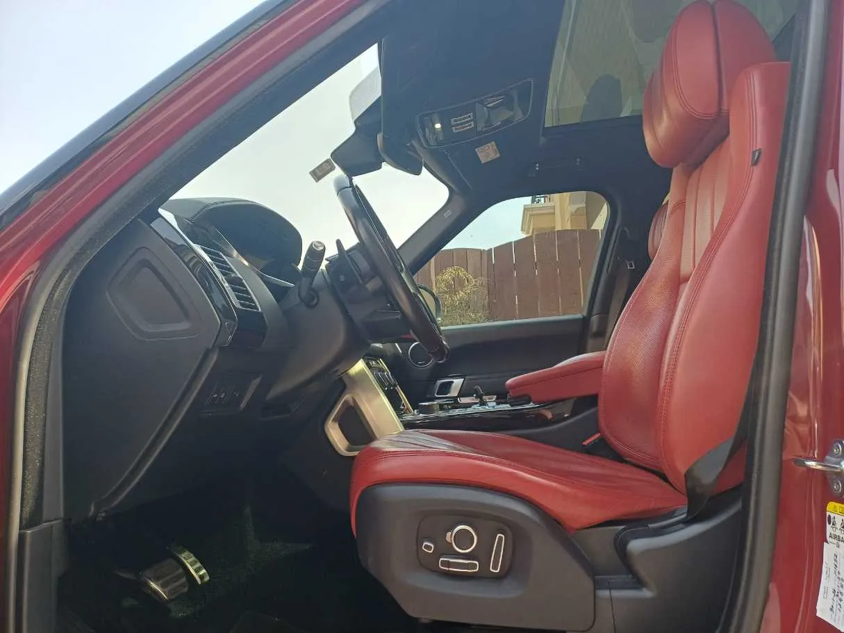Car image 12