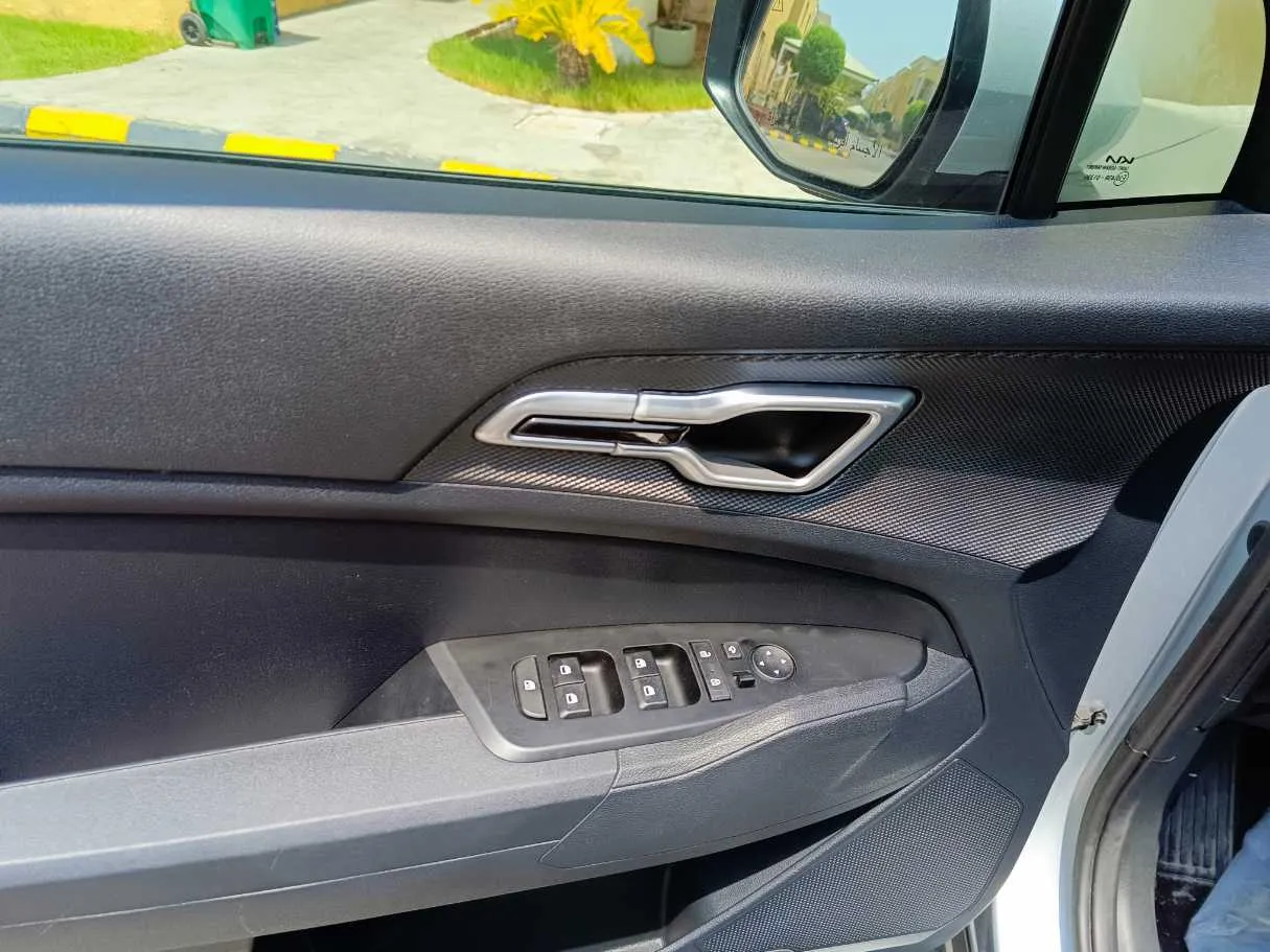 Car image 28