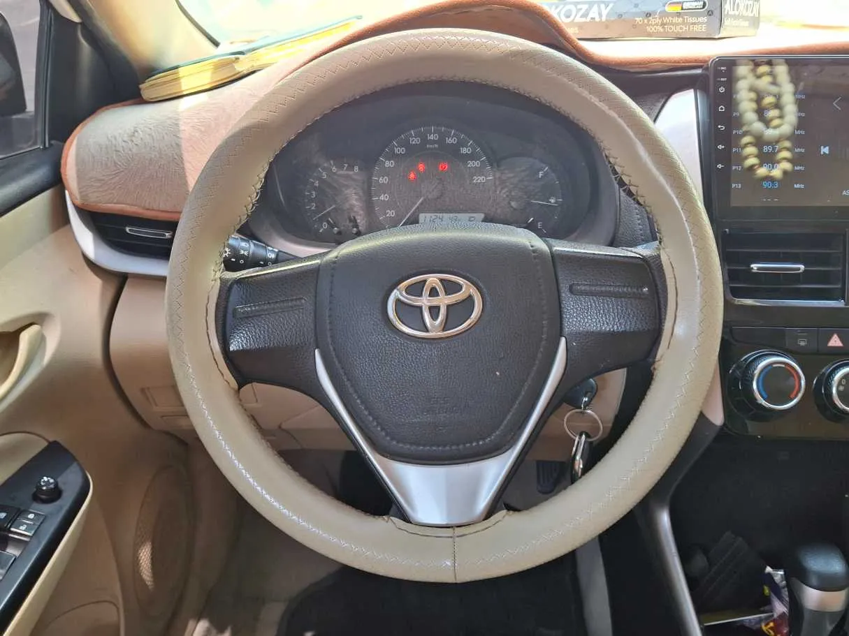 Car image 16