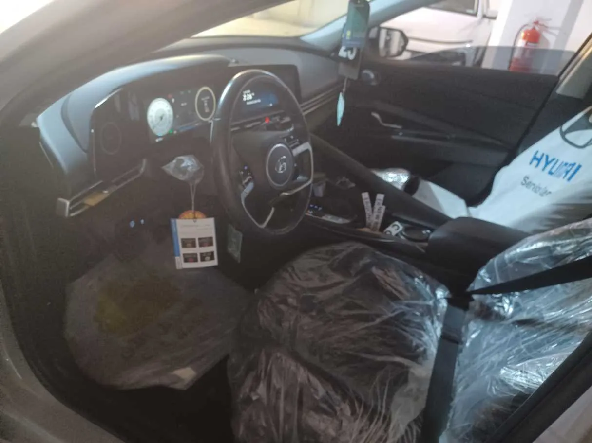 Car image 11