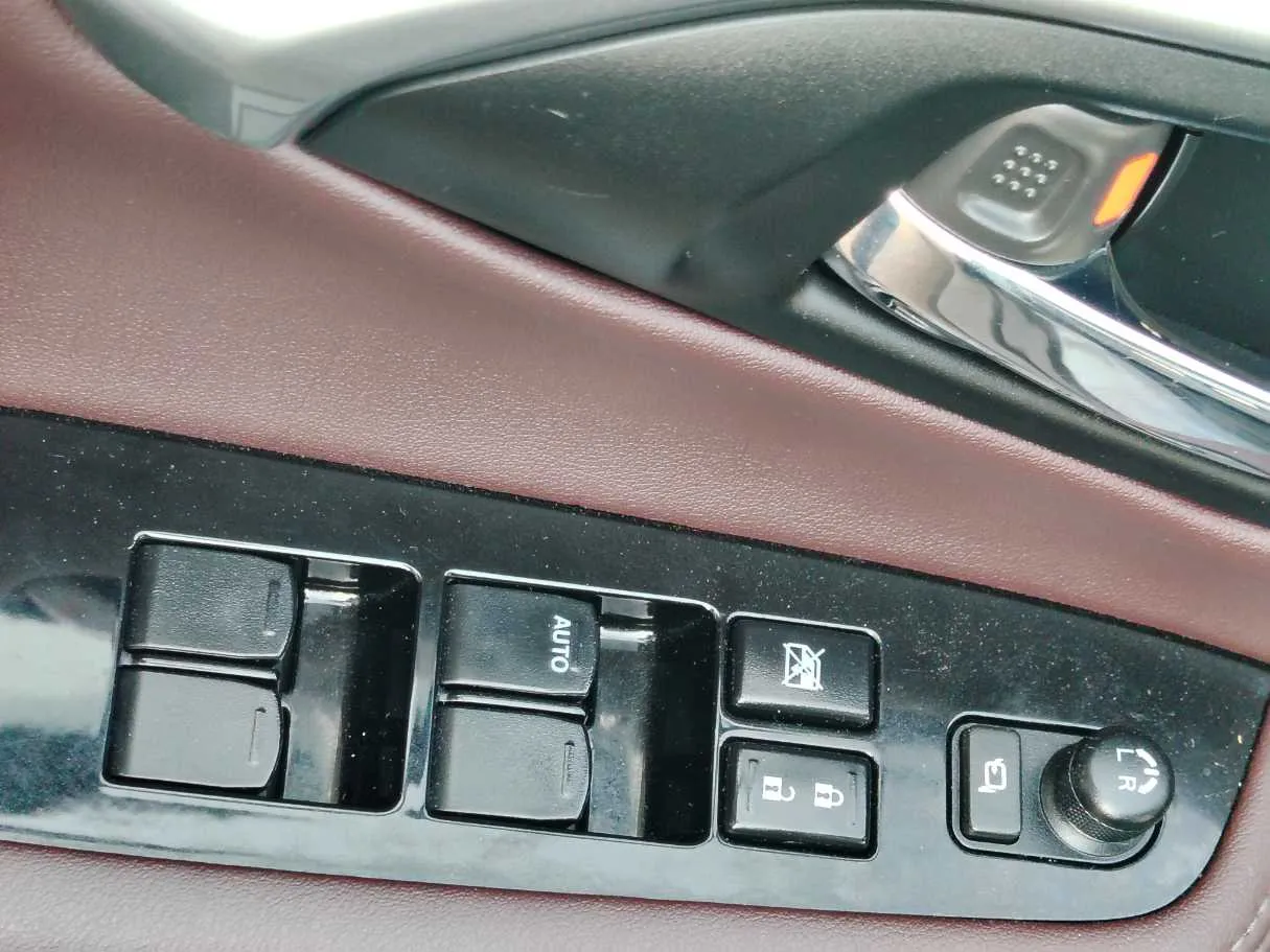 Car image 34