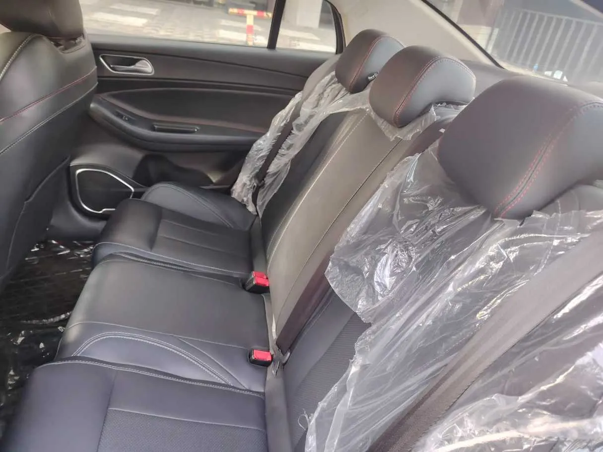 Car image 18