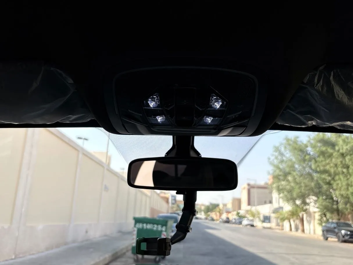 Car image 26