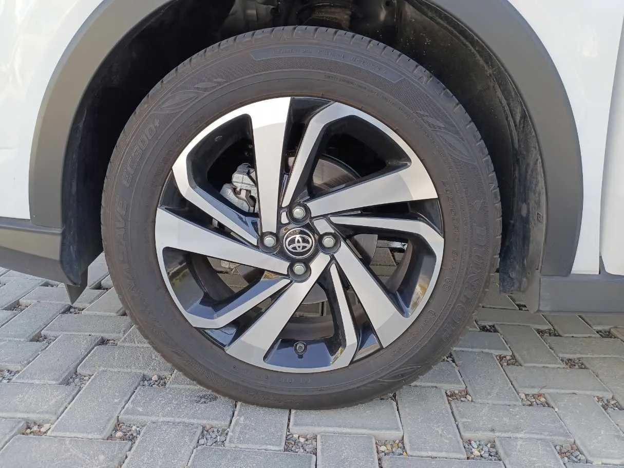 Car image 9