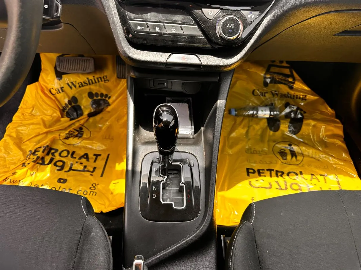 Car image 17