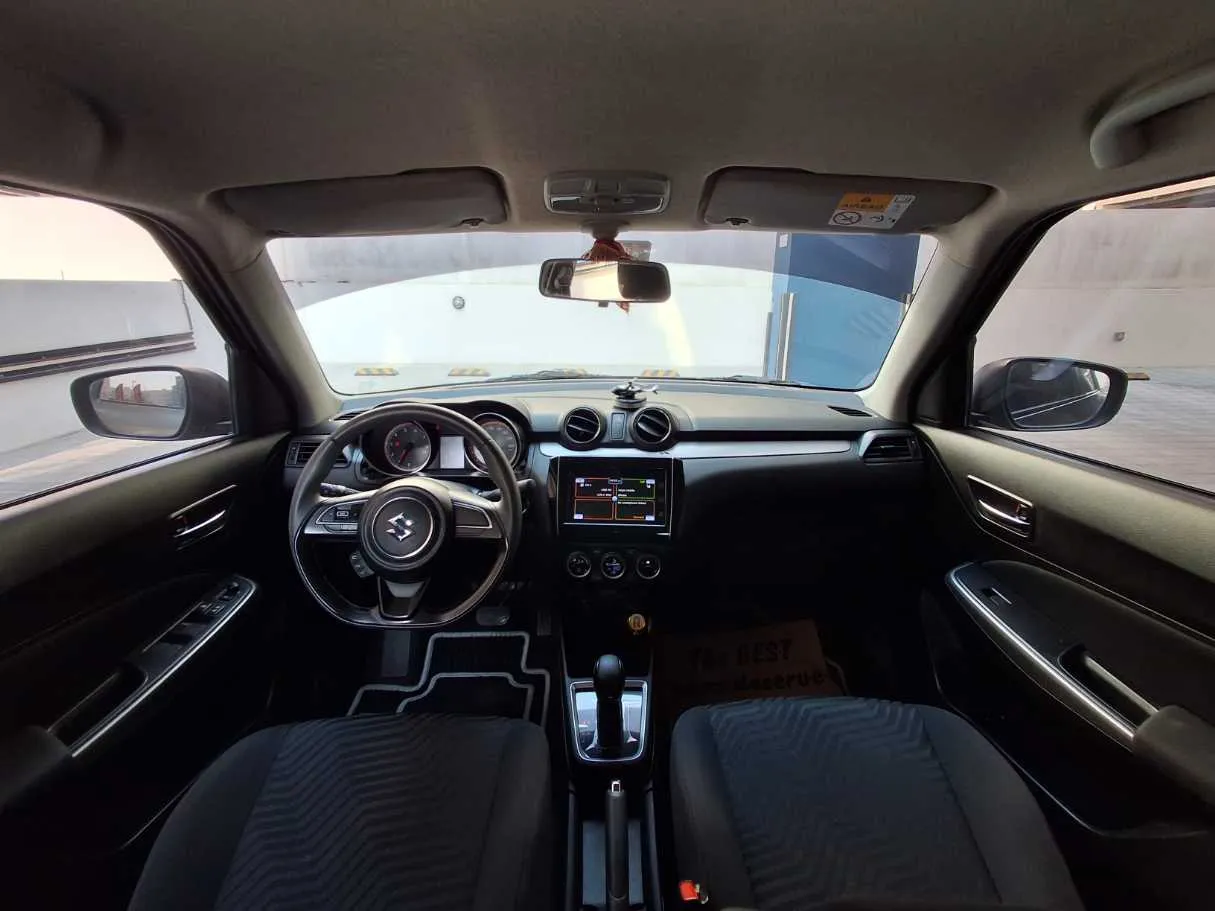 Car image 14