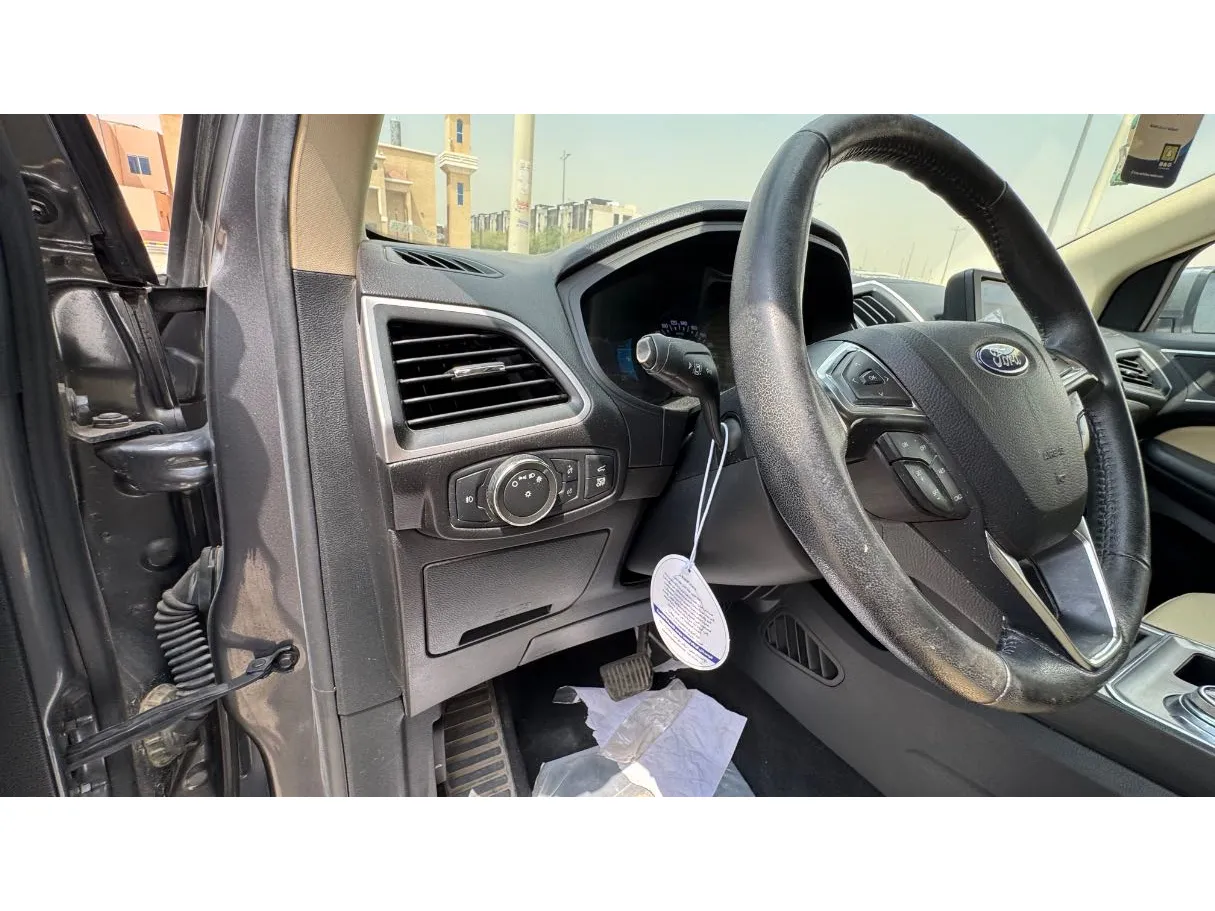 Car image 25