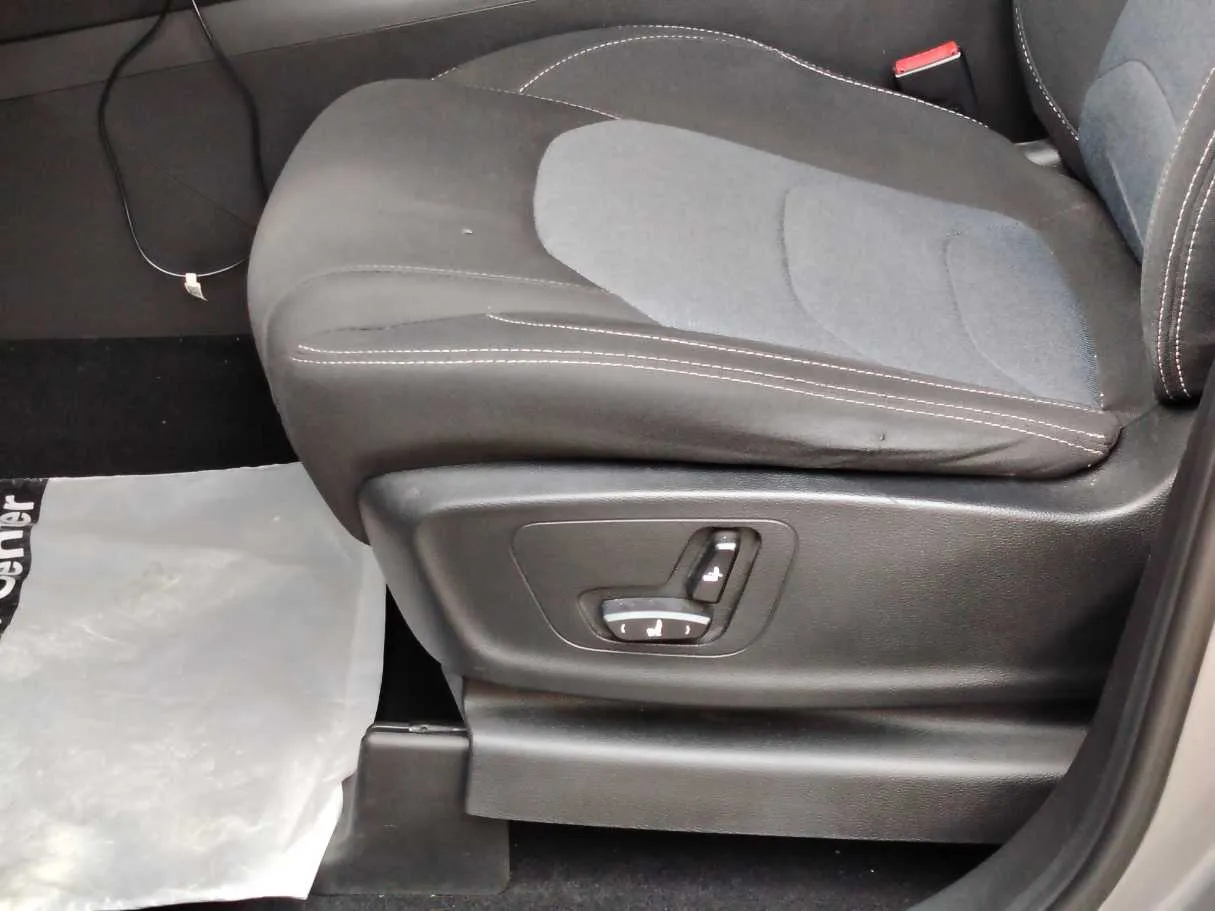 Car image 29