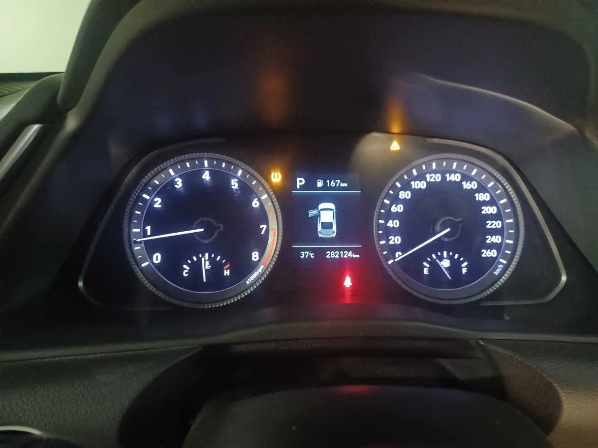 Car image 19