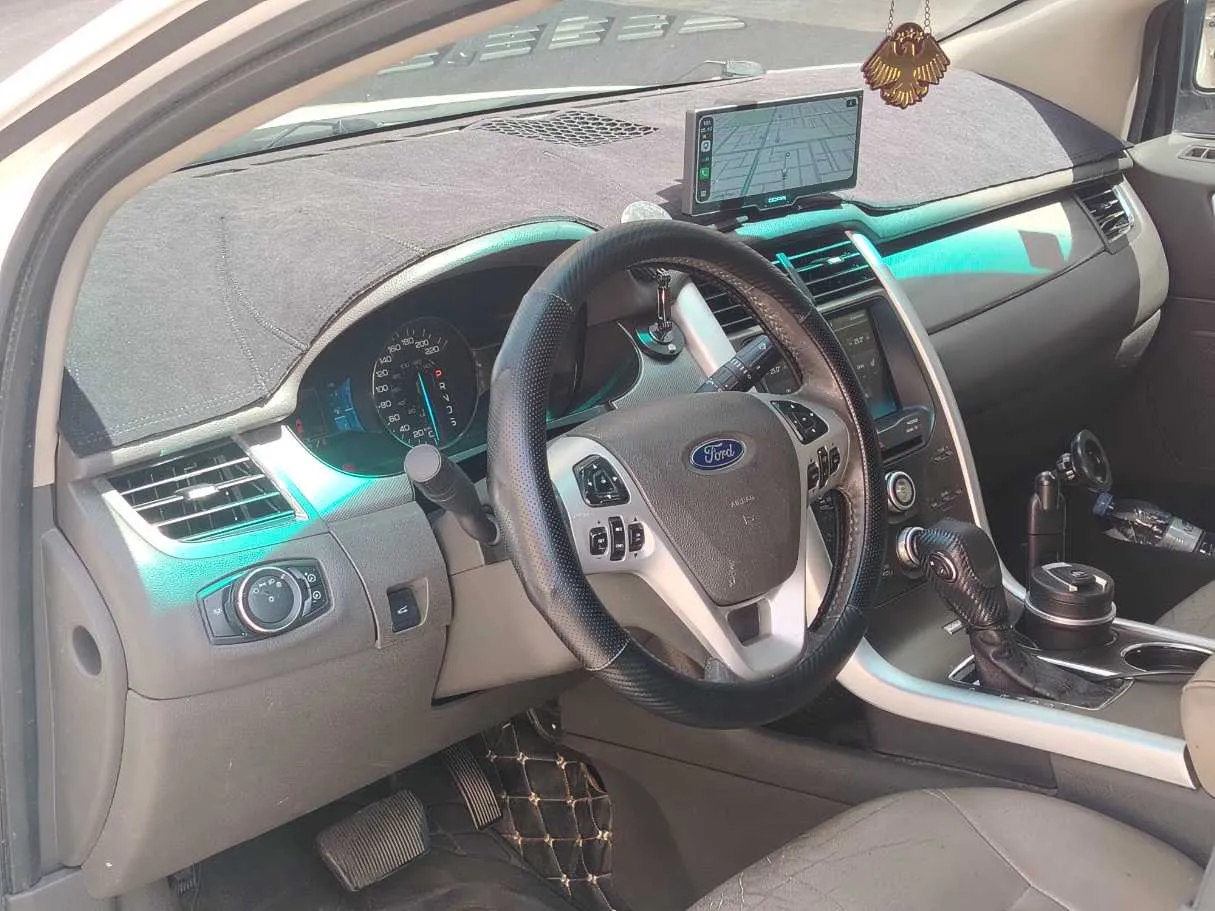 Car image 13