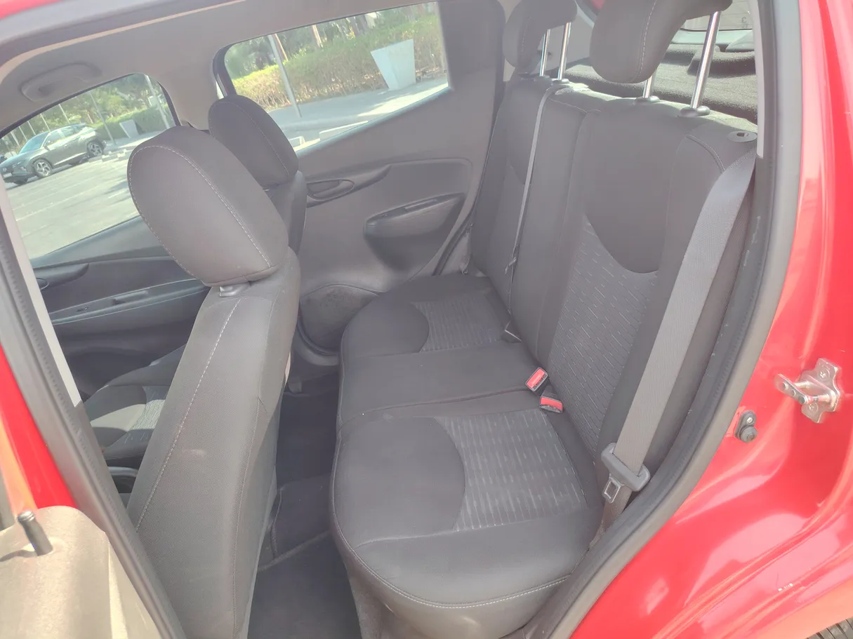Car image 16