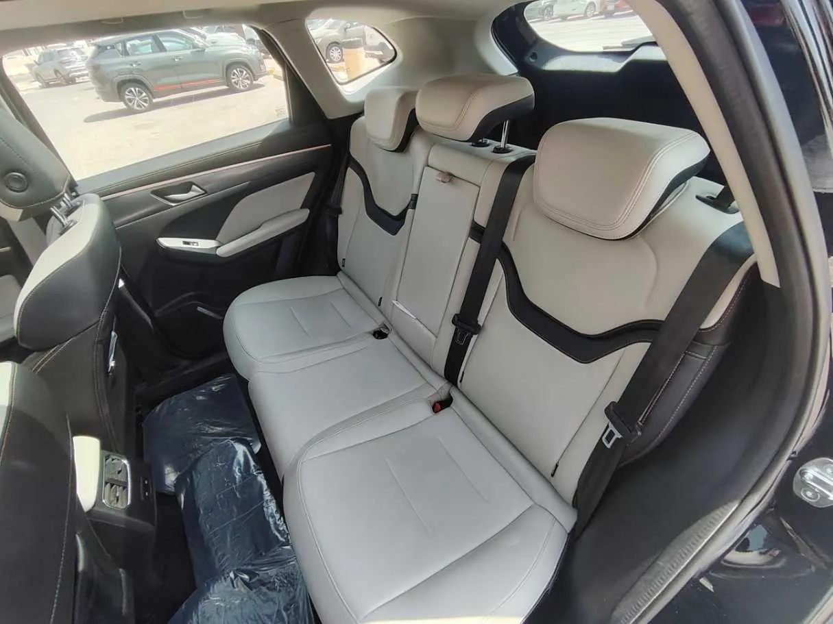 Car image 16
