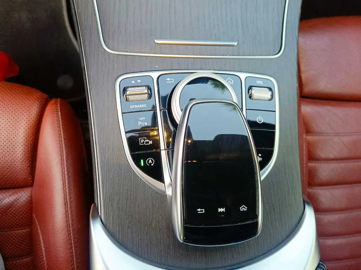Car image 17