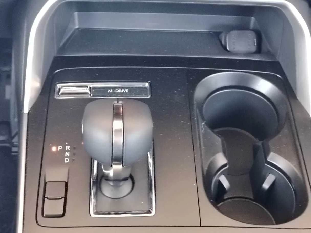Car image 24