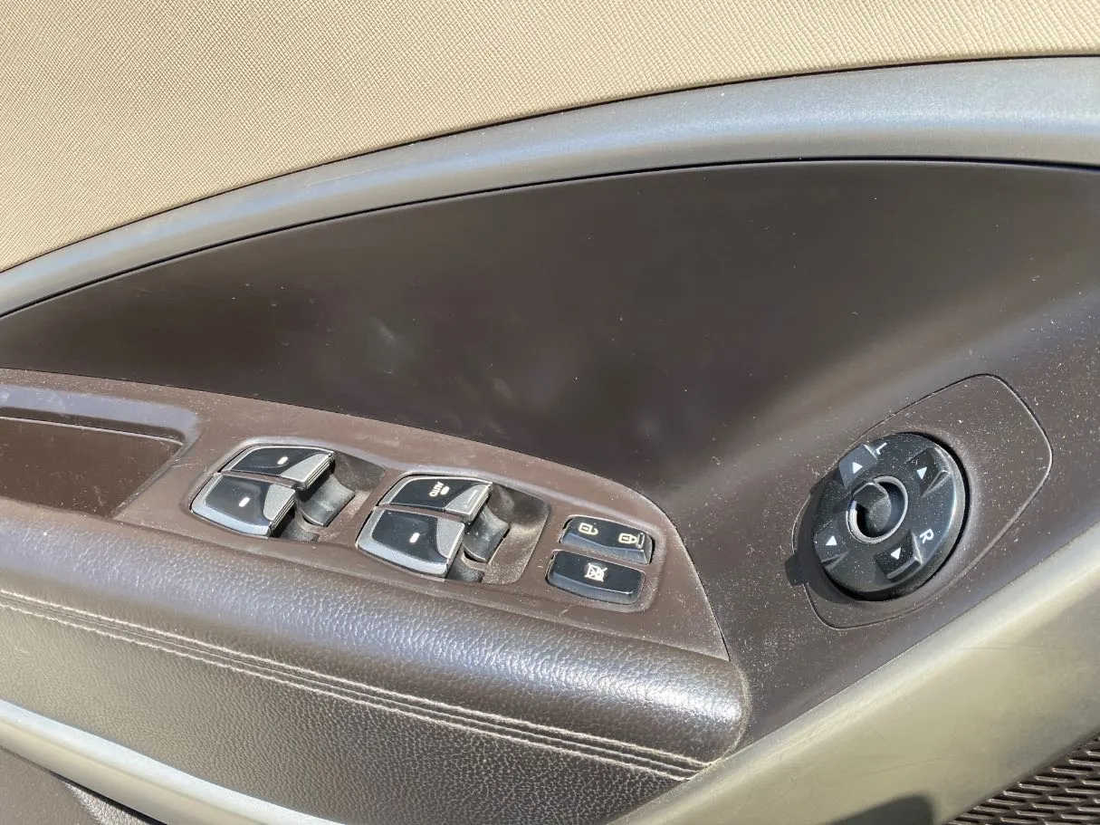 Car image 24