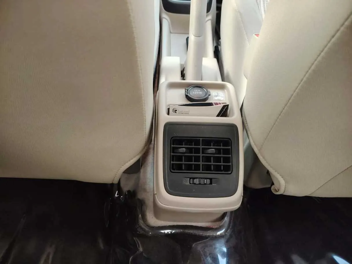 Car image 34