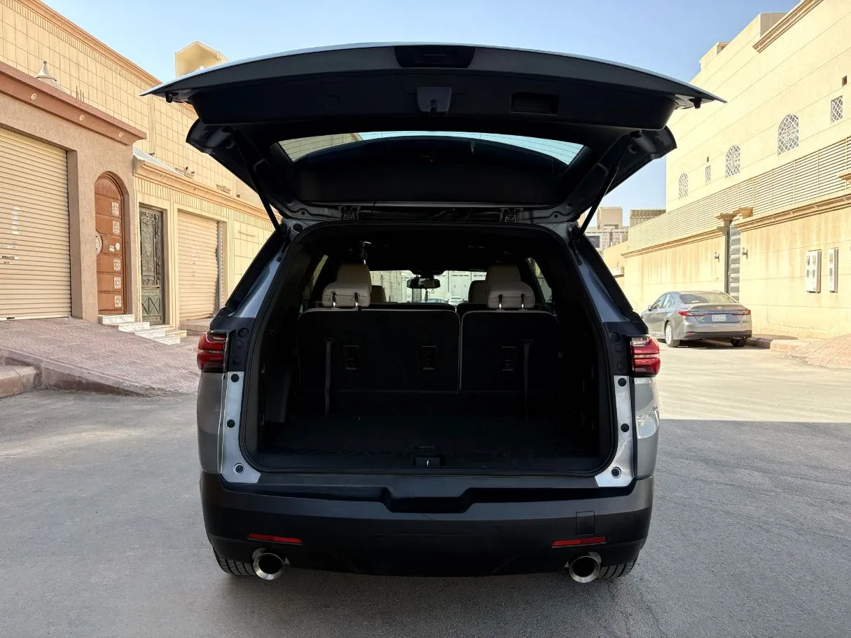 Car image 25