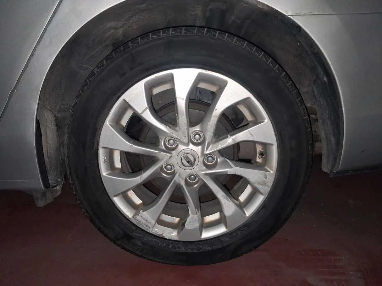 Car image 9