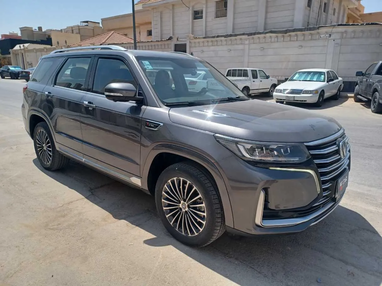 Car image 3