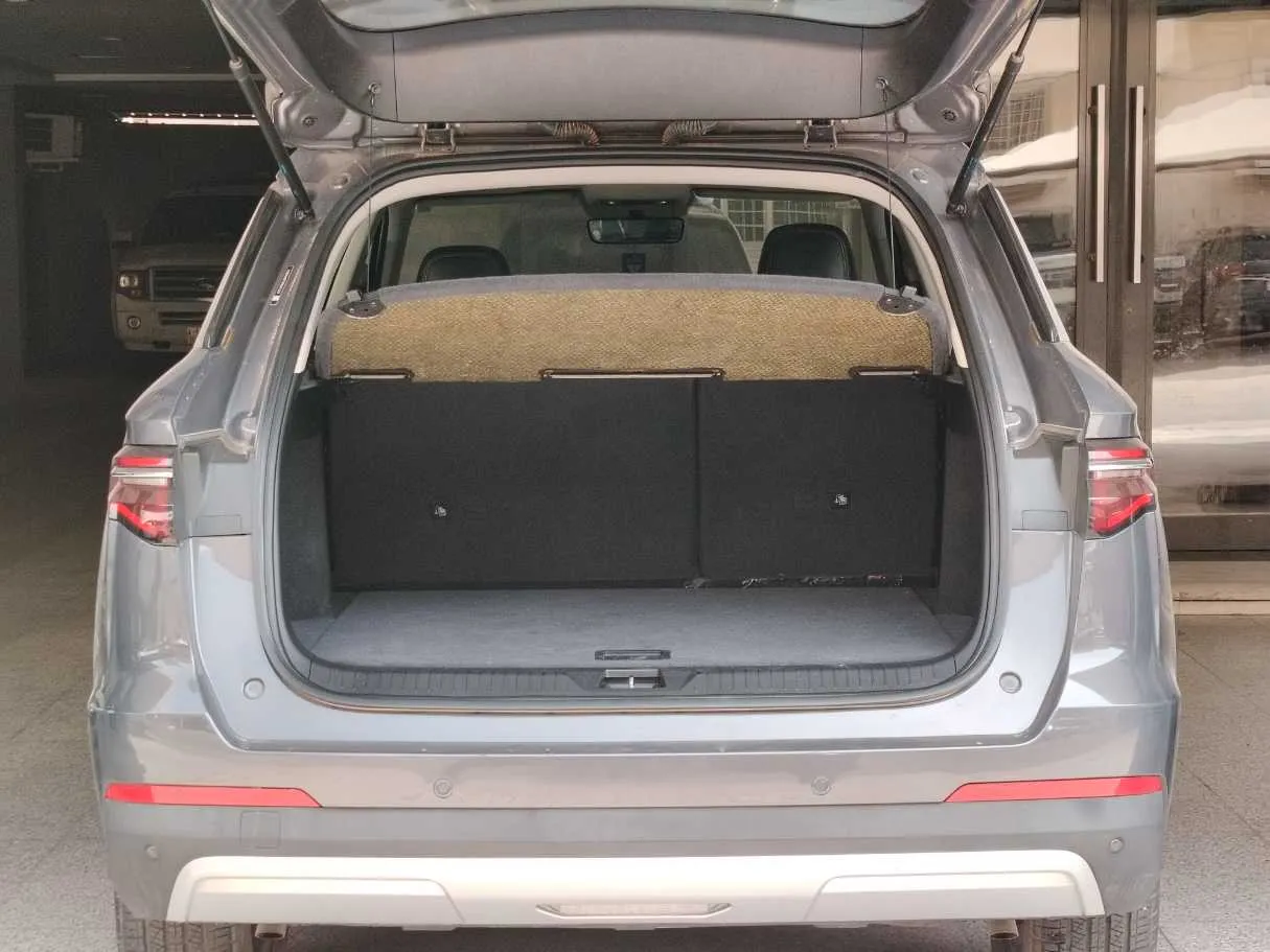 Car image 26