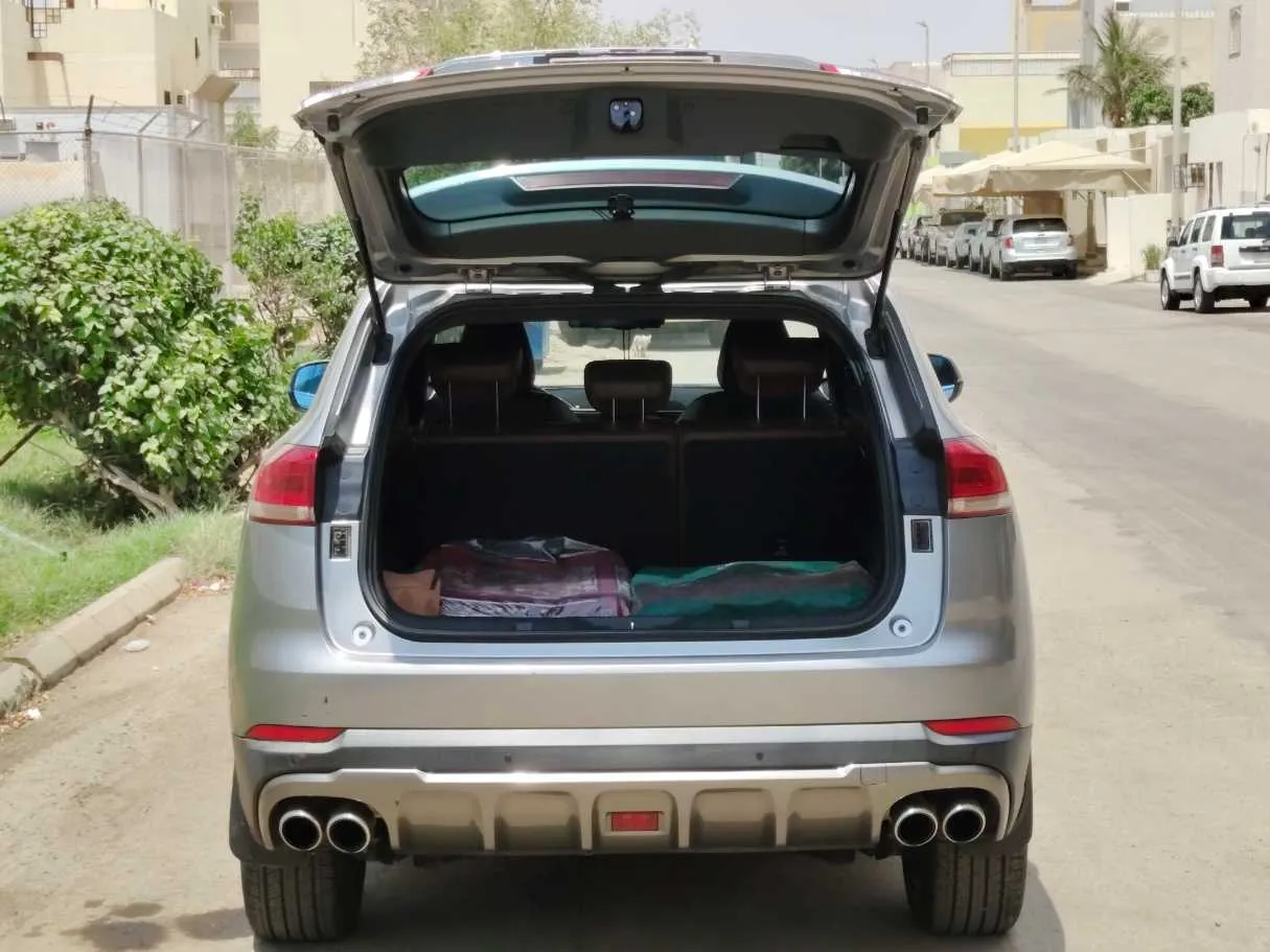 Car image 25
