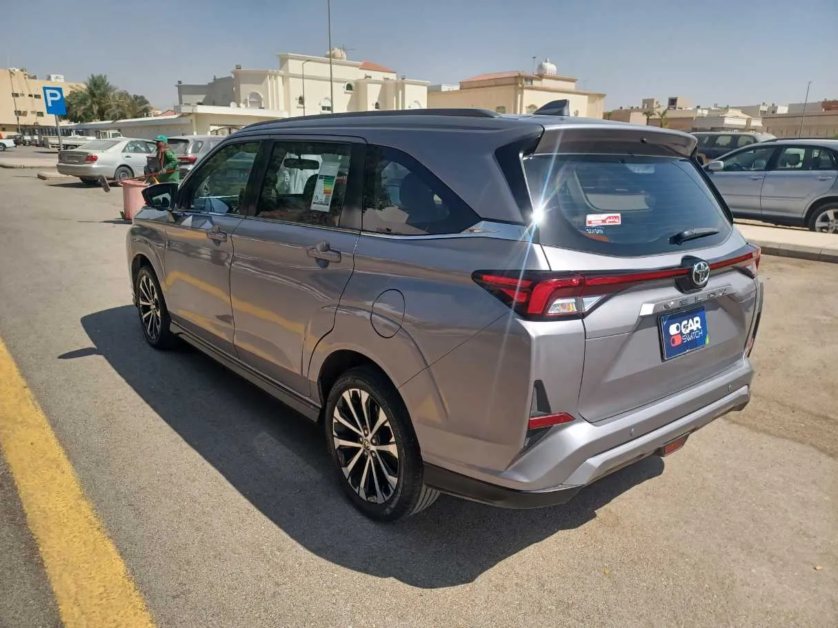 Car image 7