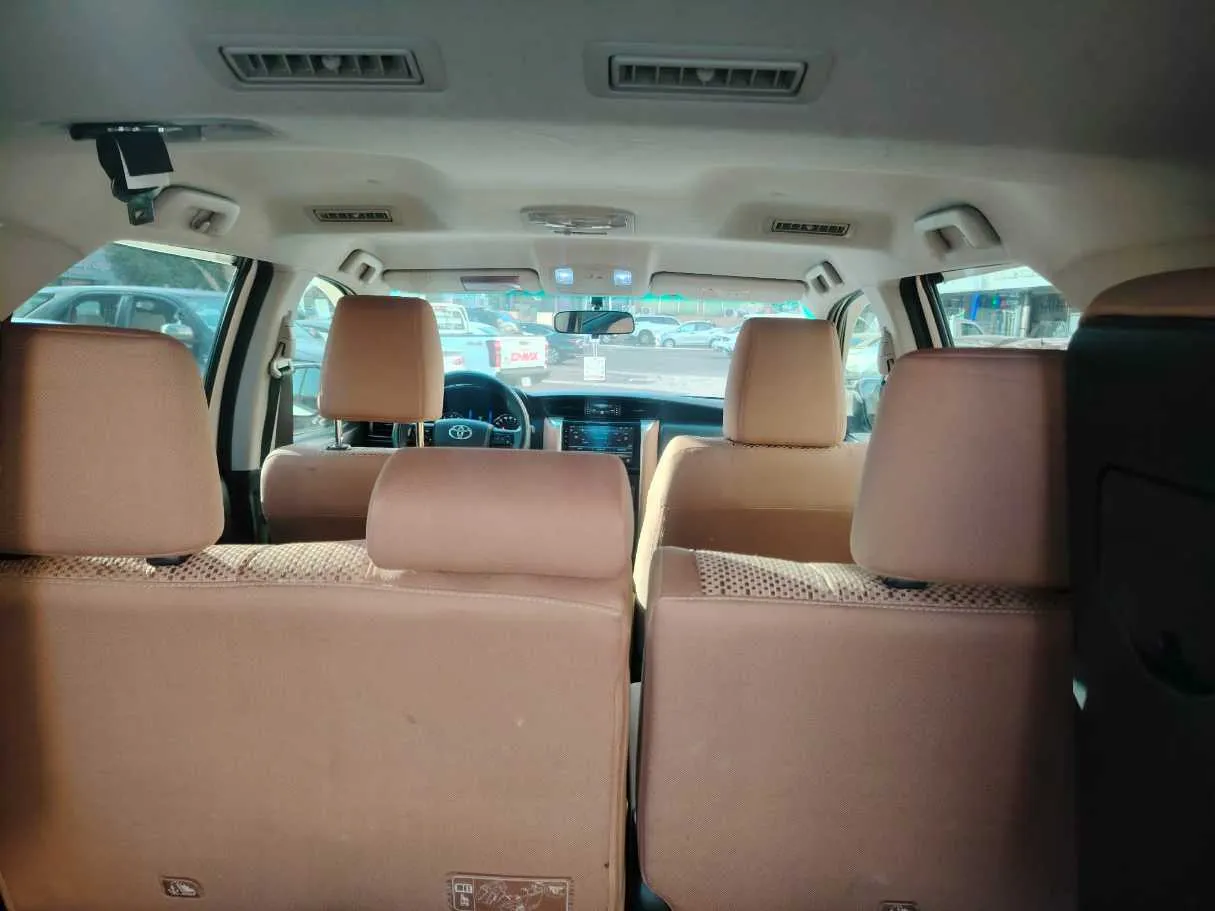 Car image 29