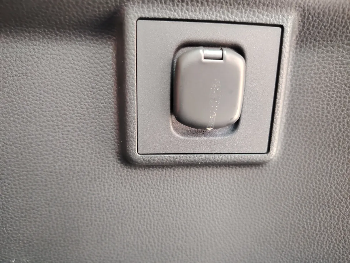 Car image 34