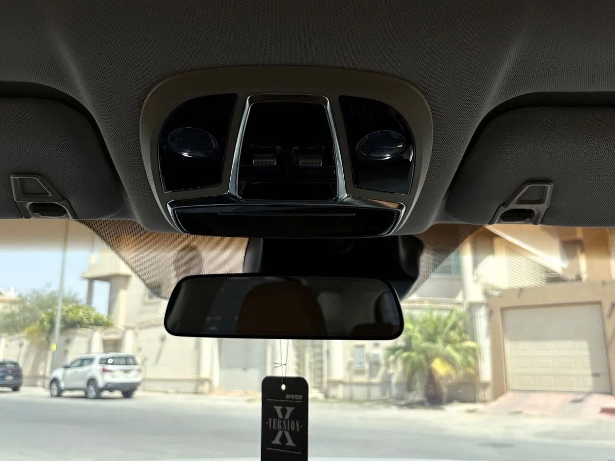 Car image 29