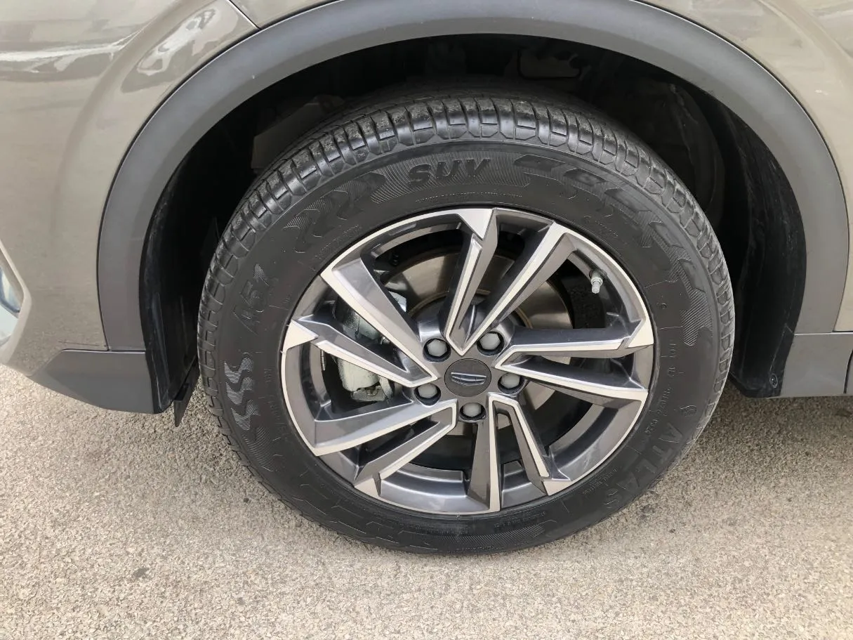 Car image 10