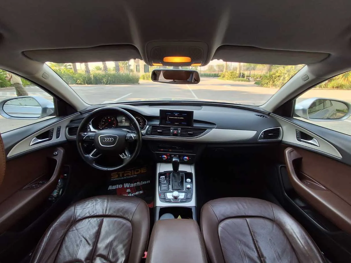 Car image 14