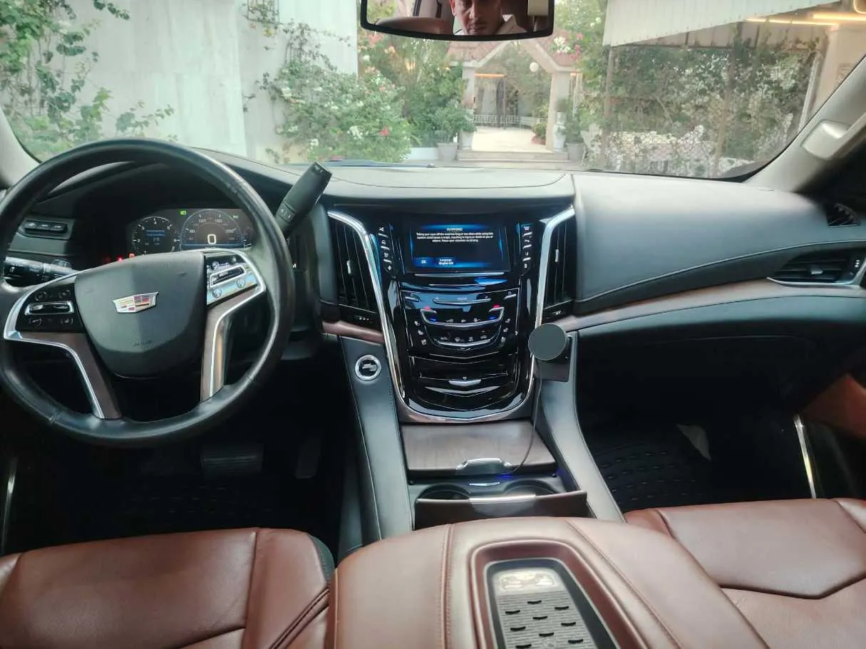 Car image 25