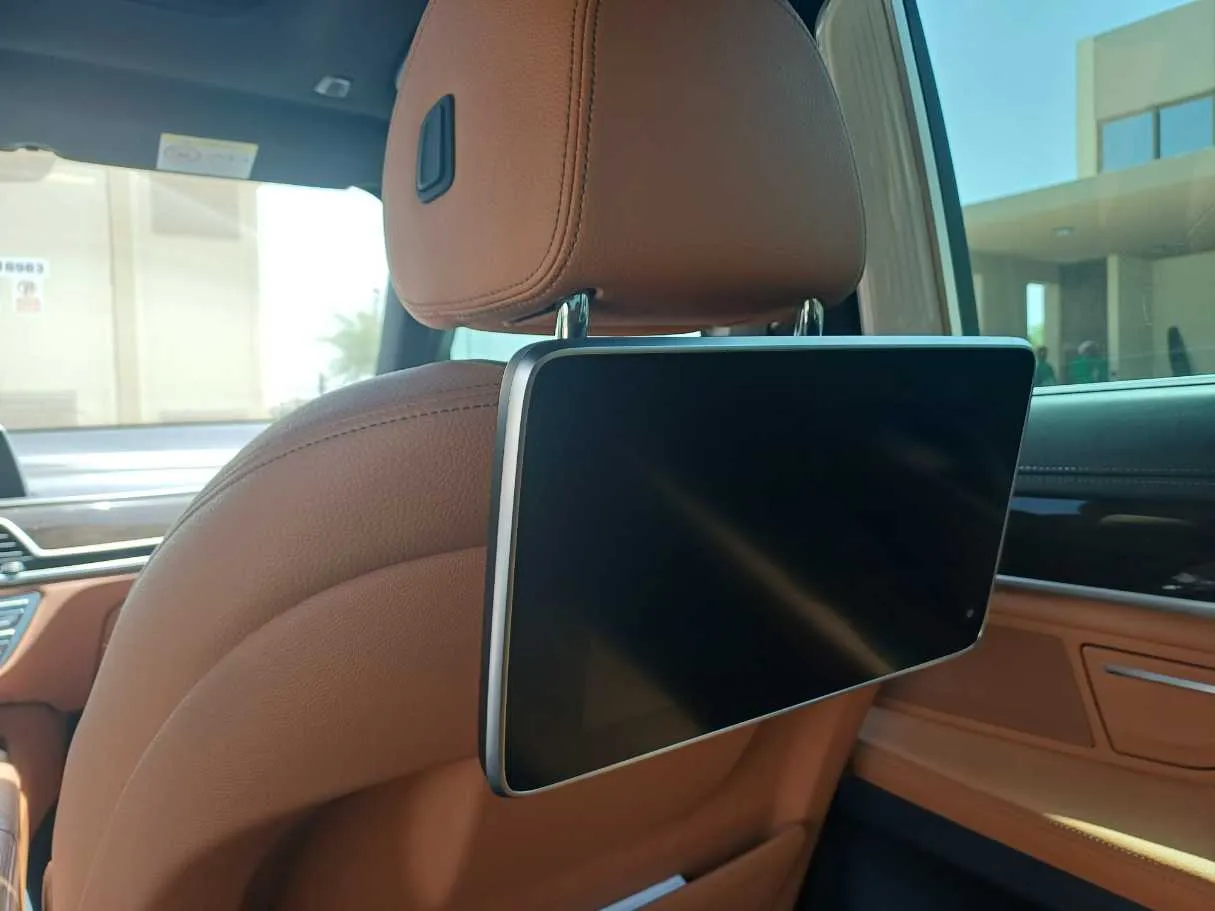 Car image 24