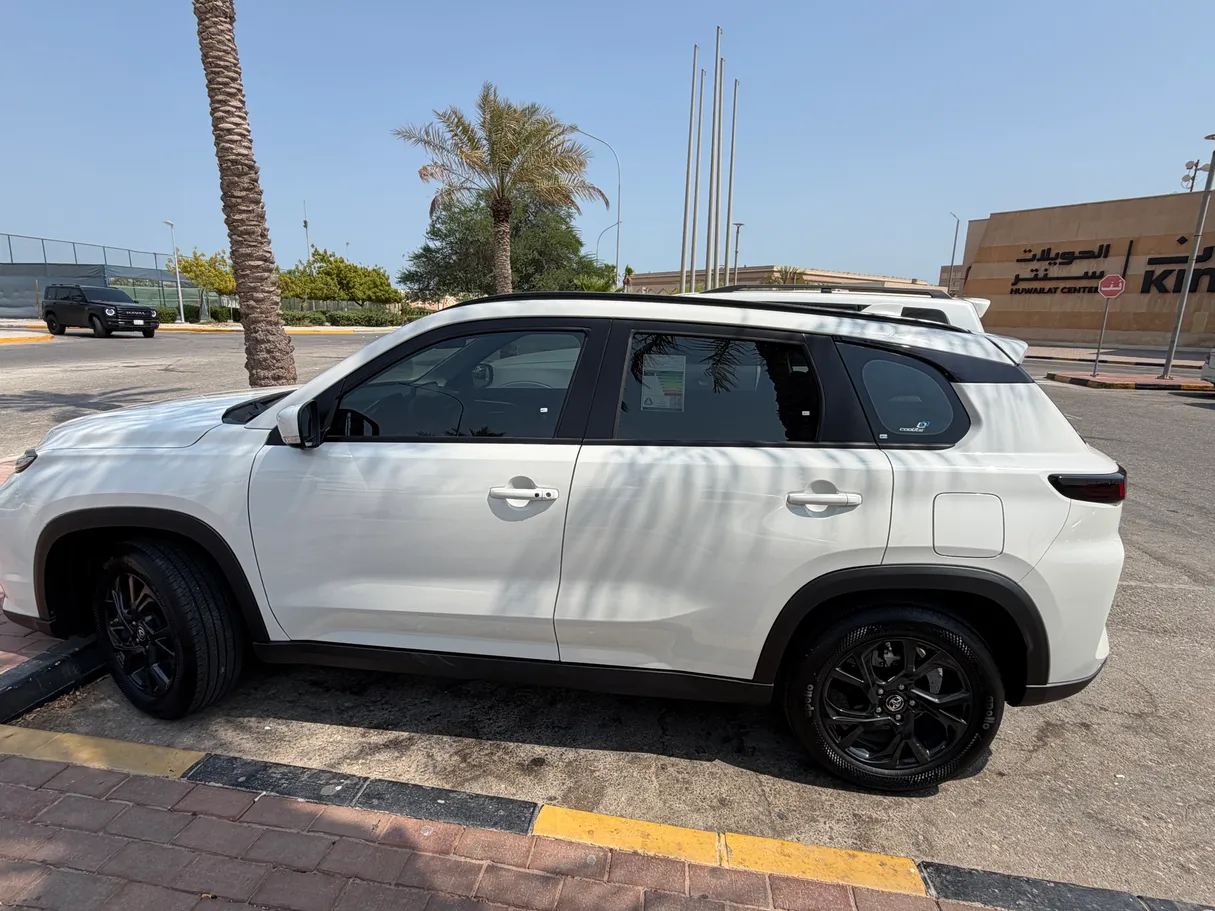Car image 2