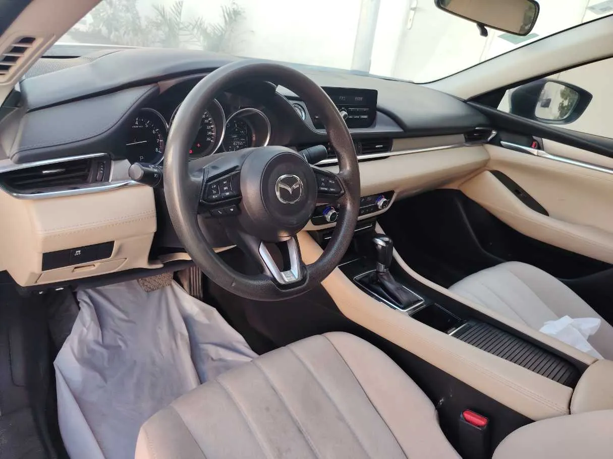 Car image 12