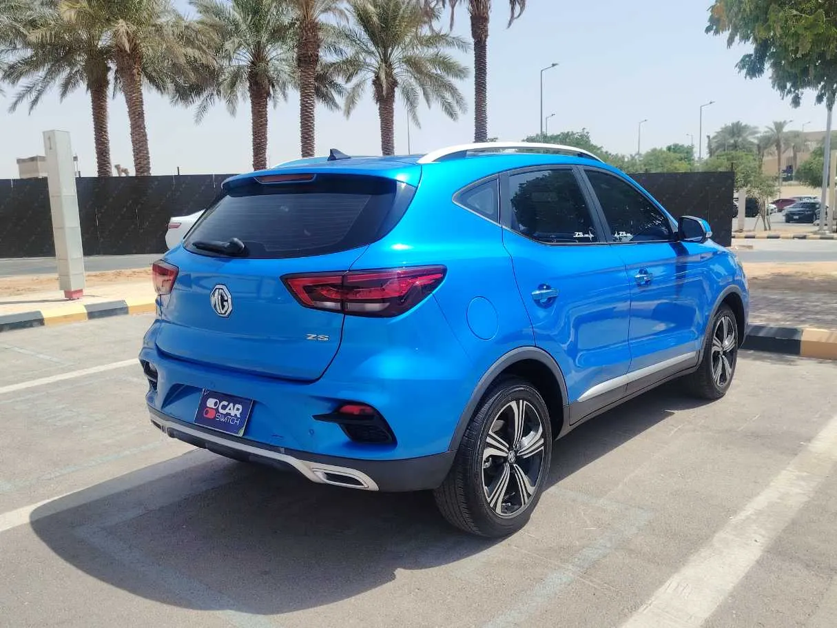 Car image 5