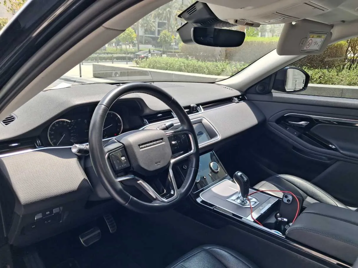 Car image 11