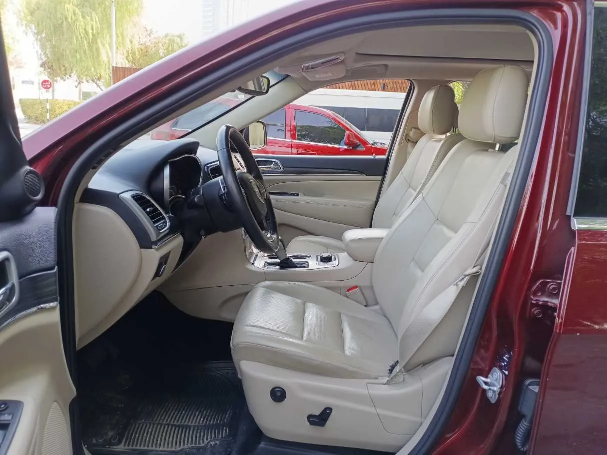 Car image 12