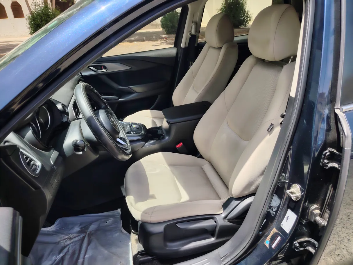 Car image 11