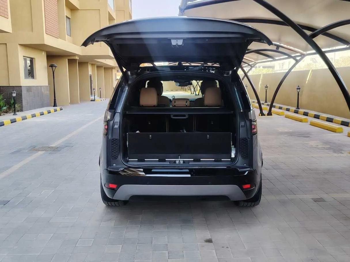 Car image 19