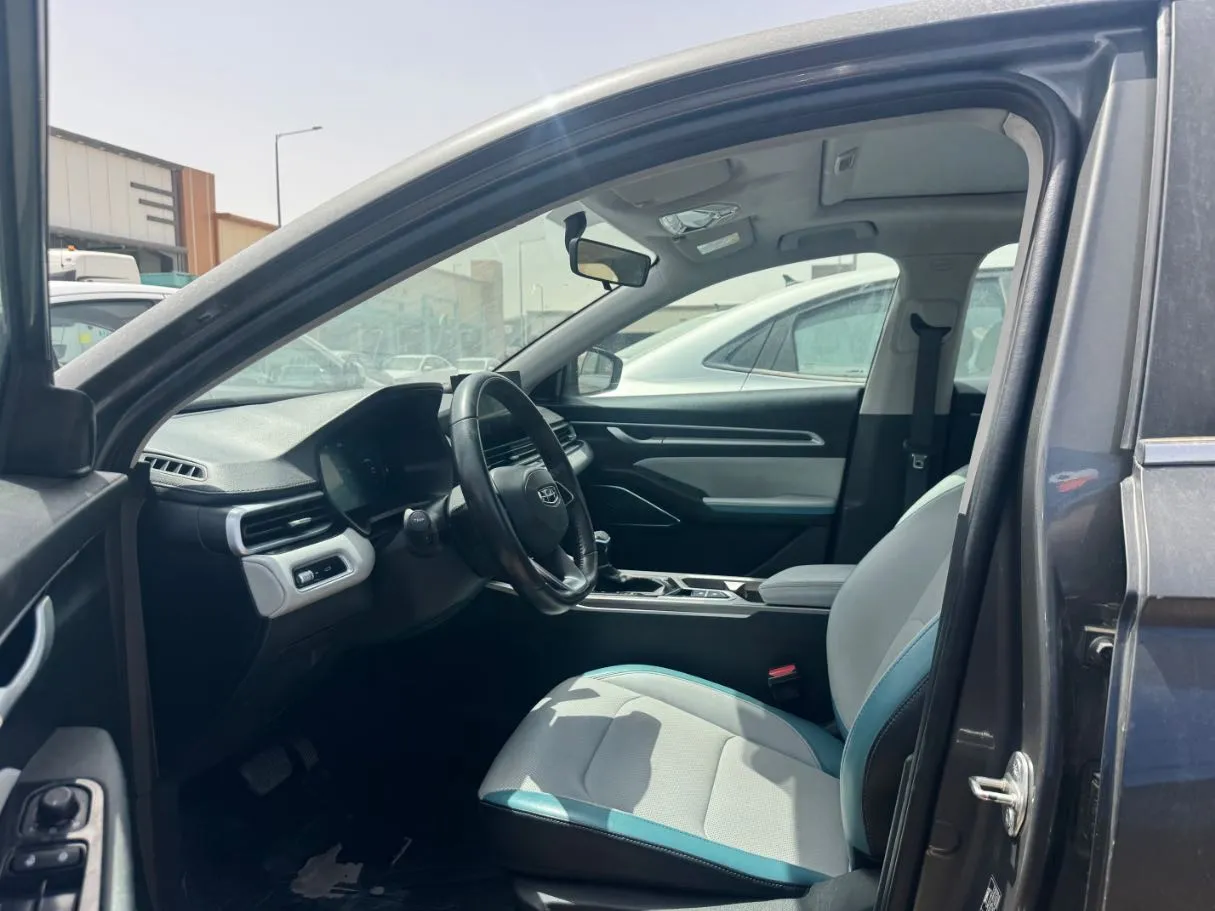 Car image 9