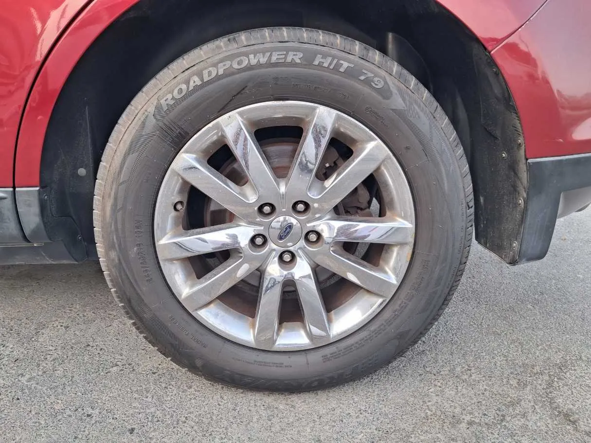 Car image 9