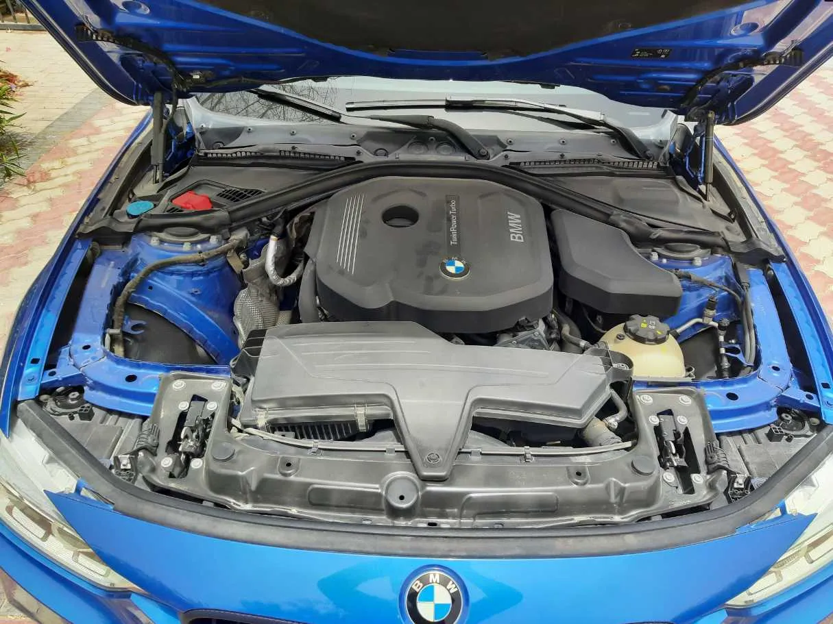 Car image 19