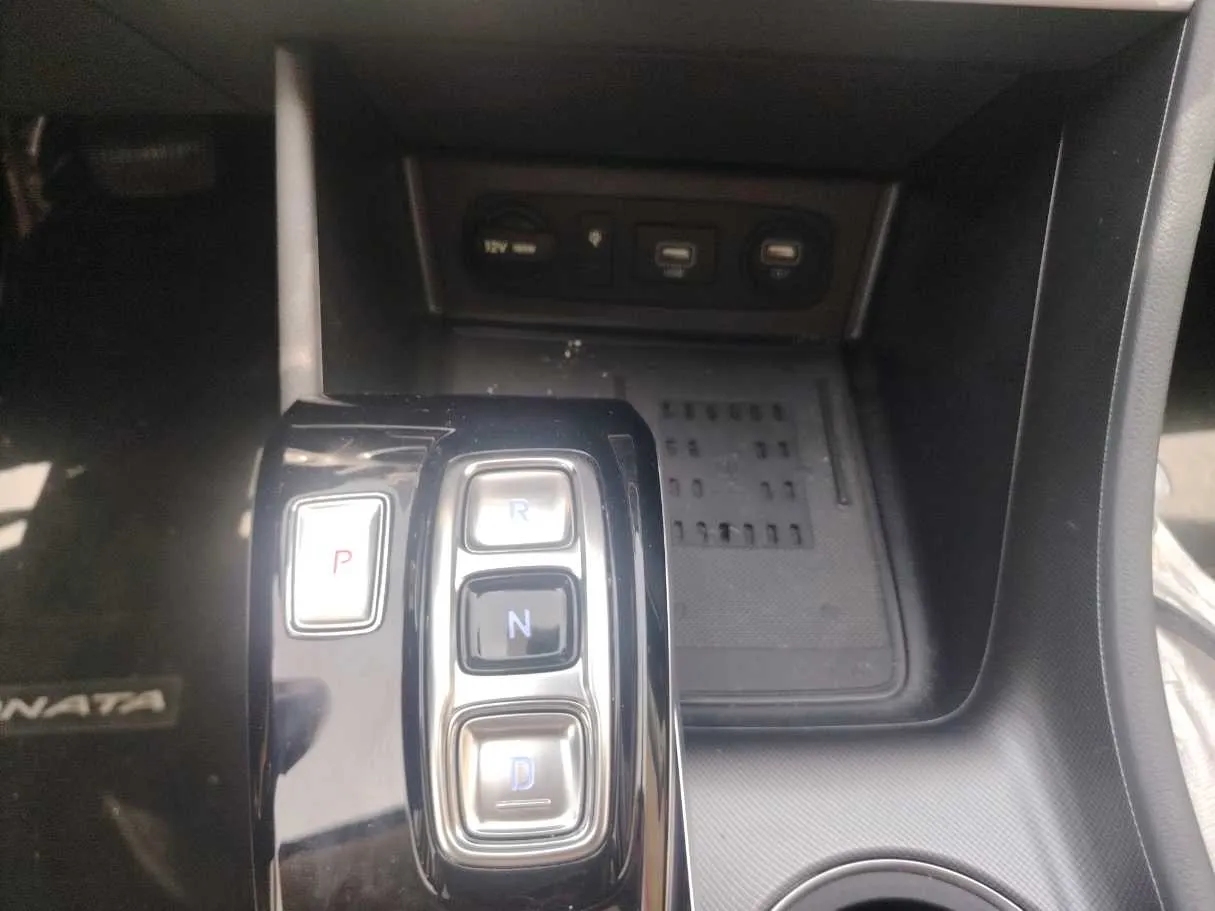 Car image 20