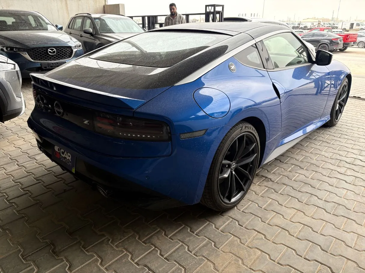 Car image 4