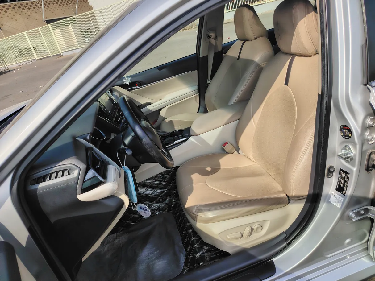 Car image 11