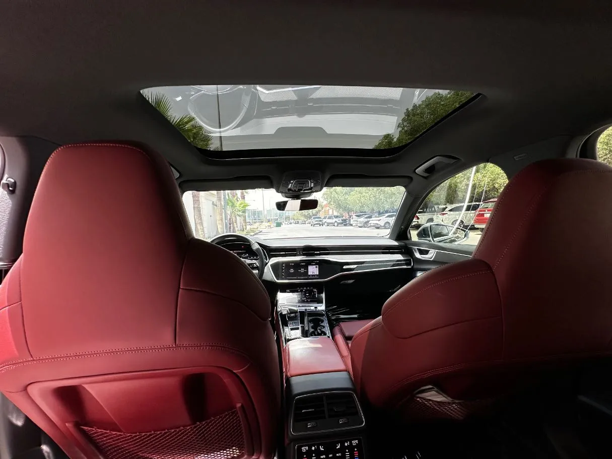 Car image 17